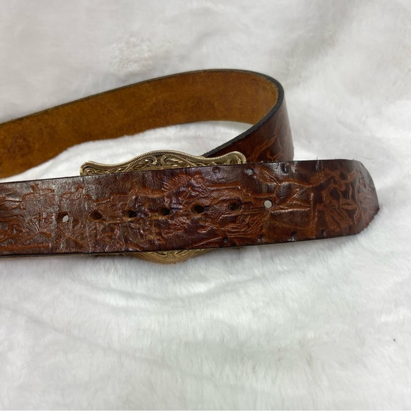Goldtone horse buckle leather horse Valerie belt. 32 - Picture 3 of 8